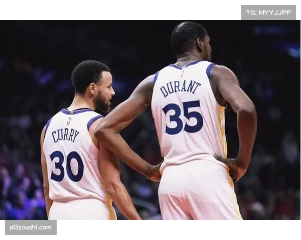 杜兰特身披火箭战袍重返俄城亲眼见证雷霆冠军戒指荣耀时刻